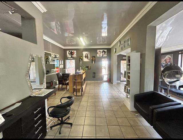 6 BEDROOM HOUSE FOR SALE IN SPRINGS CENTRAL